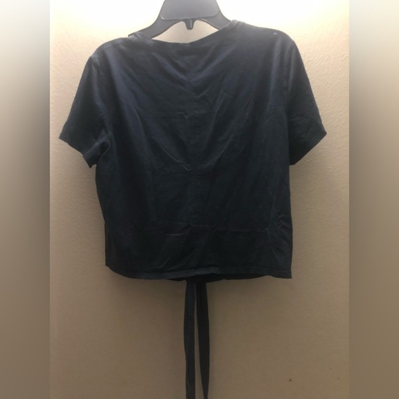Lululemon crop tee with tie - Picture 2 of 3